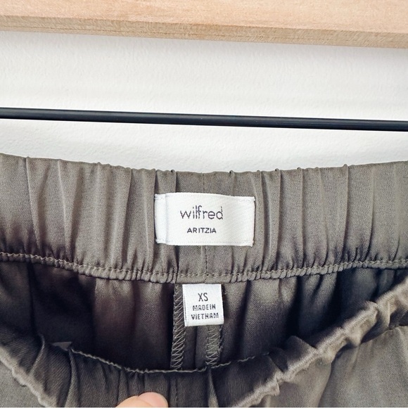Aritzia Wilfred The Lodge Pant Satin Dark Olive - Picture 13 of 14